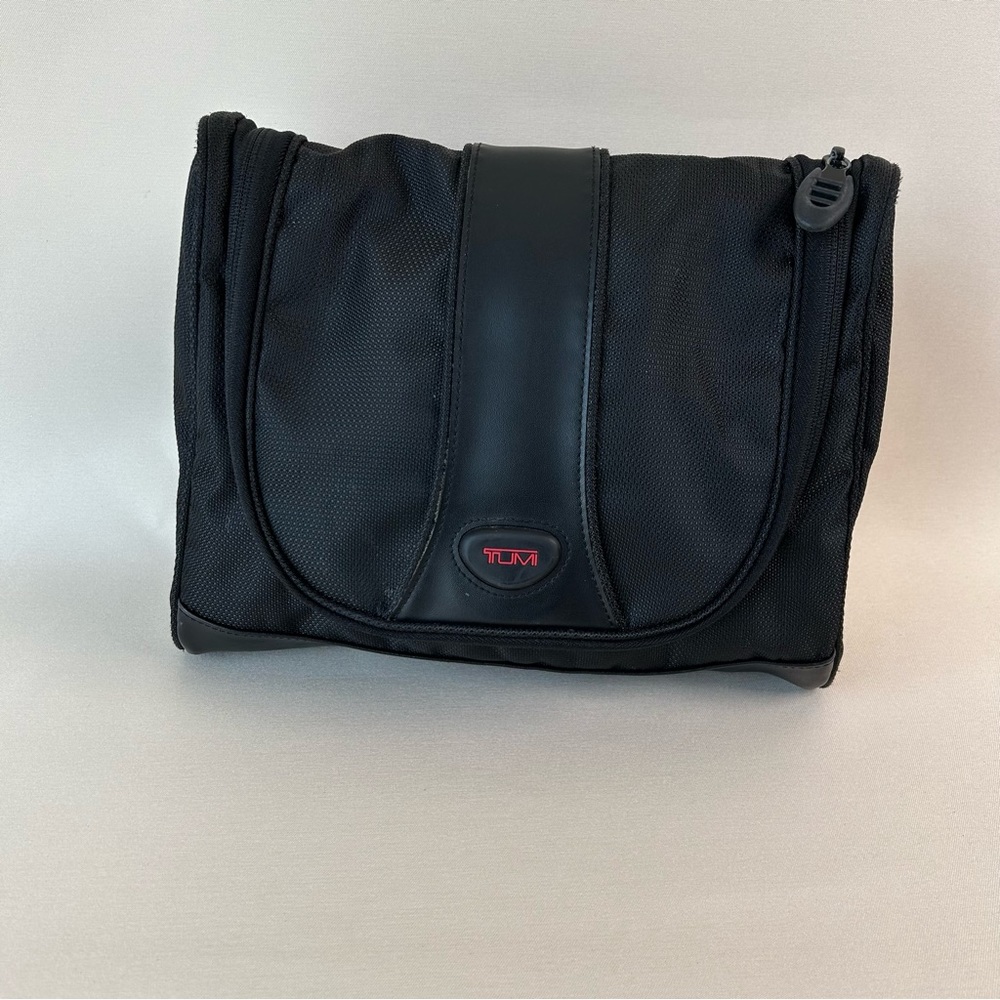 Tumi Deluxe Hanging Travel Kit LeatherTrimmed Travel… Gem